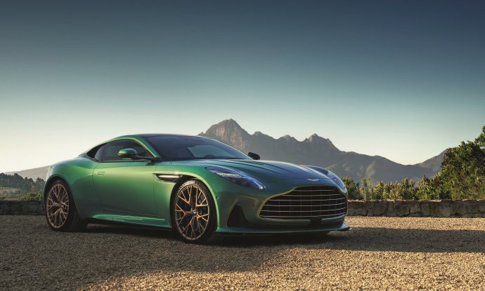 Aston Martin DB12 savršen je izraz snage i moći