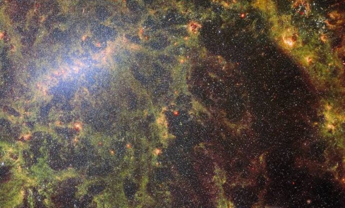 Impresivan prizor udaljene galaksije NGC 5068 snimljene uz pomoć NIRCam instrumenta svemirskog teleskoma James Webb