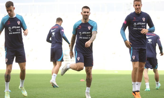 Marko Livaja (u sredini) nekoliko trenutaka prije incidentne situacije