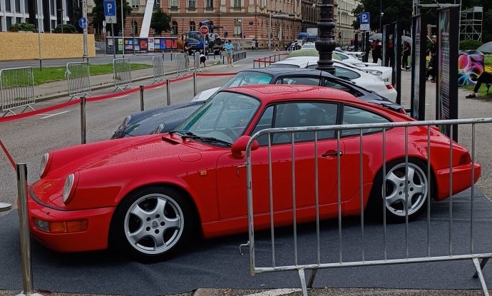 Porsche slavi 75. rođendan ispred zagrebačkog HNK