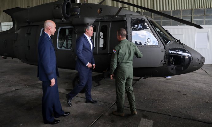 Zoran Milanović na preuzimanju helikoptera Black Hawk na Plesu 2022.