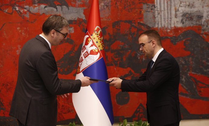 Aleksandar Vranješ (desno) predaje vjerodajnice srbijanskom predsjedniku Aleksandru Vučiću