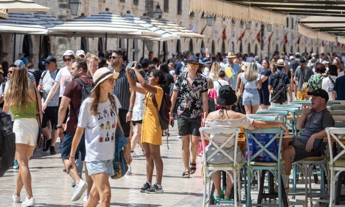 Dubrovnik je ljeti pod opsadom turista
