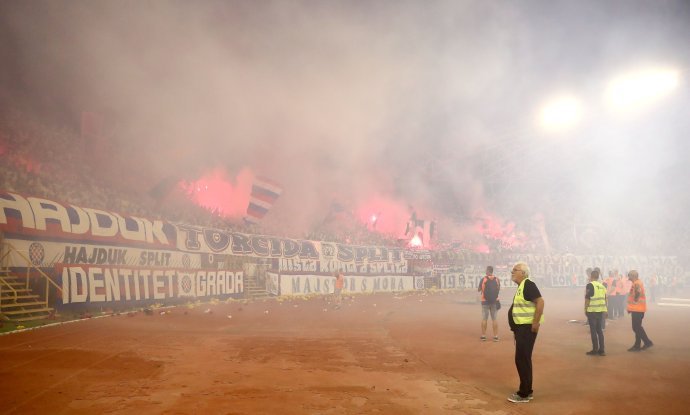 Bakljada tijskom utakmice Hajduk - PAOK, 10.8.2023.