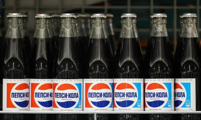 Bočice Pepsija u moskovskoj trgovini - ilustracija