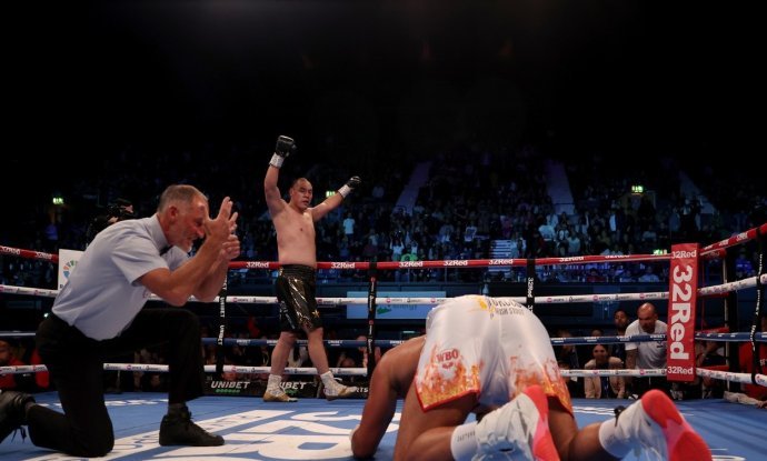 Zhilei Zhang (slavi, uzdignutih ruku) vs Joe Joyce