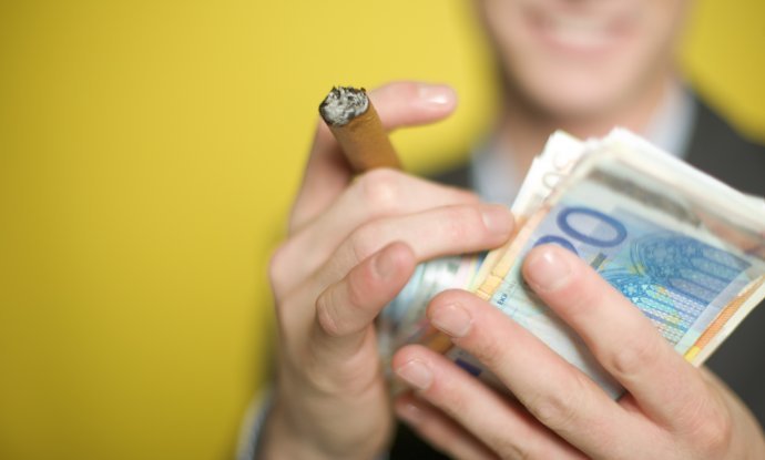 pušenje cigara cigareta novac