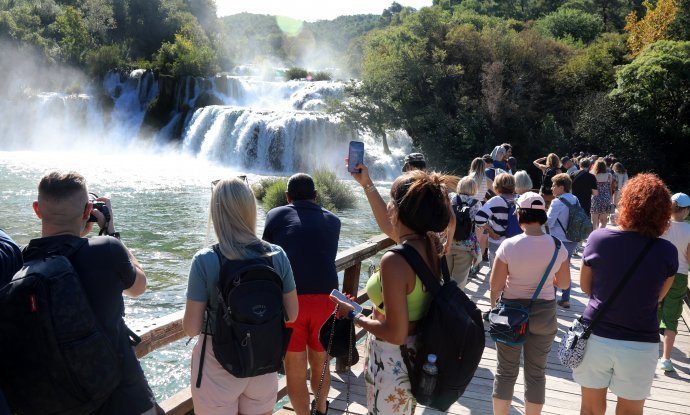 Turisti na slapovima Krke