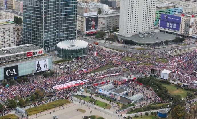 Prosvjed u Varšavi pod nazivom 'Marš milijuna srca'