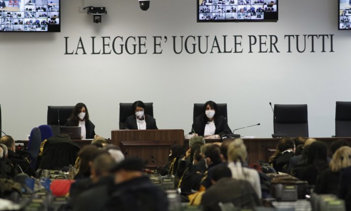 Suđenje mafijašima 'Ndranghete (ilustracija)