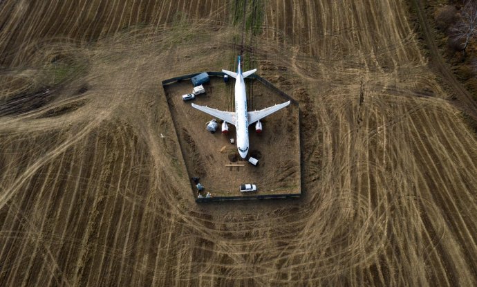 Zrakoplov Ural Airlinesa u polju