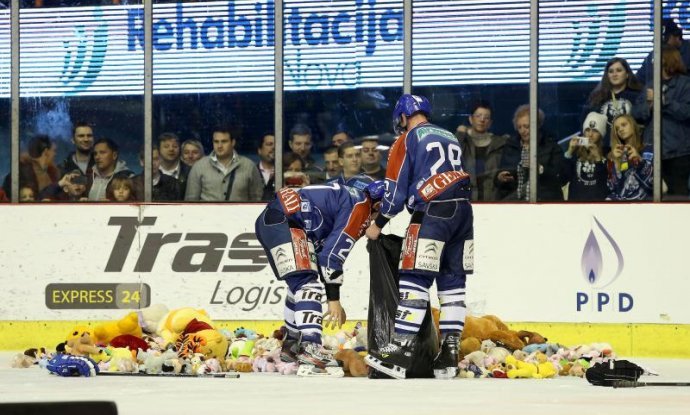 Teddy Bear Toss 2012 (17)
