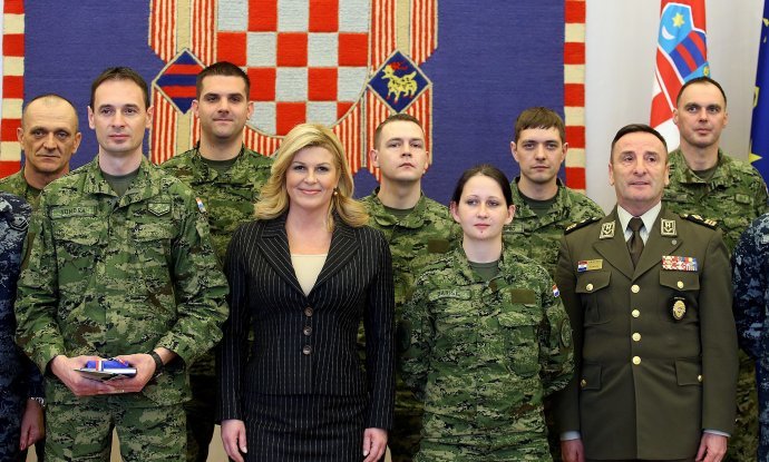 Kolinda Grabar Kitarović i vojnici