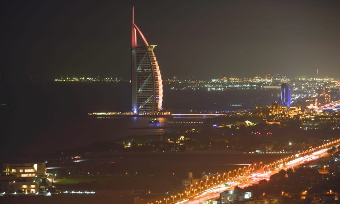 Dubai planira uložiti 1,7 milijardi dolara u projekt koji uključuje nasipanje dva umjetna otočića s obje strane luksuznog hotela Burdž Al Arab