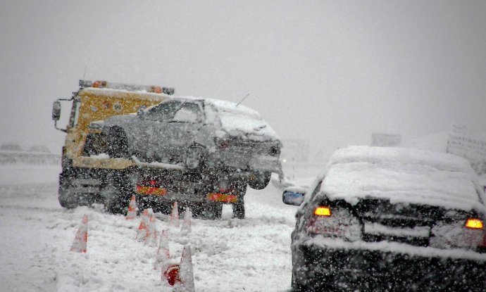 Snijeg izazvao prometni kolaps na Dalmatini