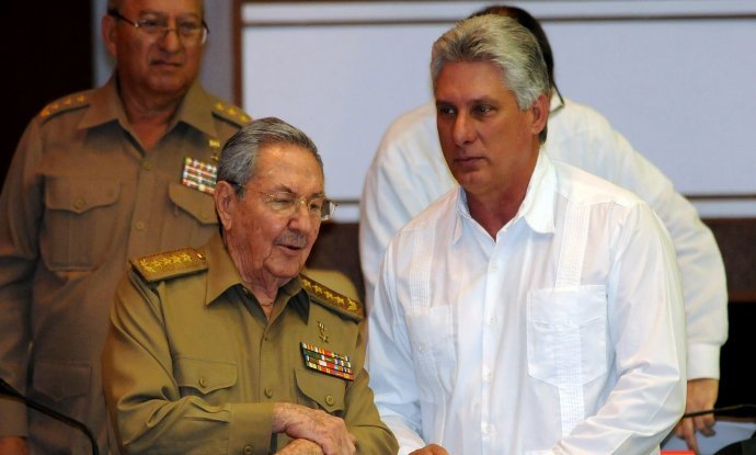 Raul Castro sa svojim mogućim nasljednikom Diaz-Canelom