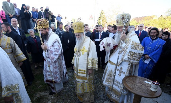 Patrijarh srpski Irinej blagoslovio je obnovljeni Hram Svetog proroka Ilije u mjestu Mlaka kod Jasenovca.