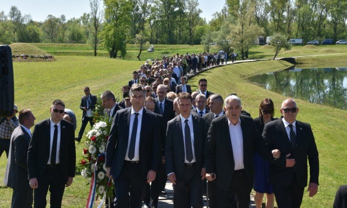 Kolona sjećanja u Jasenovcu