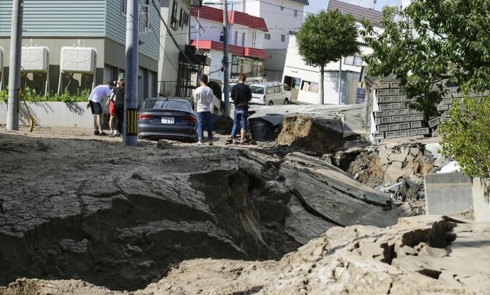 Snažan potres magnitude 6,7 stupnjeva uzdrmao je 6. rujna 2018. japanski otok Hokkaido