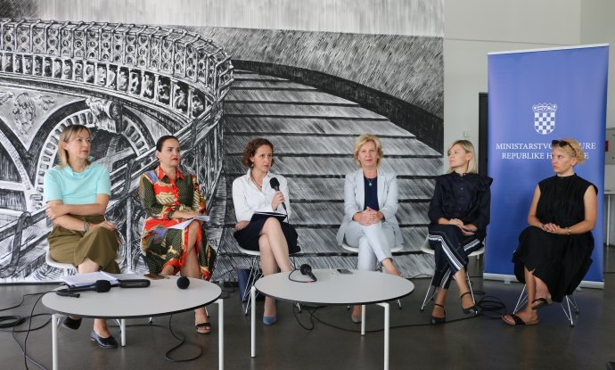 Nevena Tudor Perković, Iva Hraste Sočo, Nina Obuljen Koržinek, Snježana Pintarić, Martina Munivrana