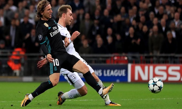 Christian Eriksen i Luka Modrić (u tamnom dresu)