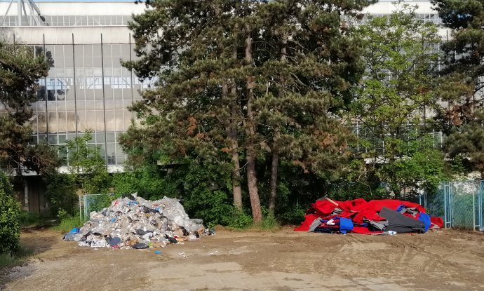 Otpad s Velesajma danas se privremeno odlaže kod paviljona 36
