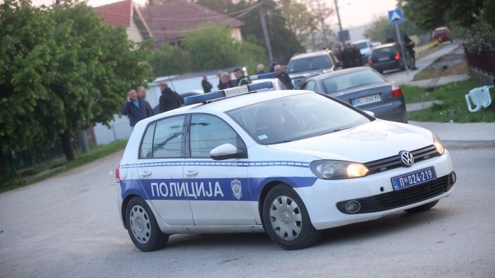 Nova pucnjava u Srbiji: Ranjena dva policajca, napadač se bori za život