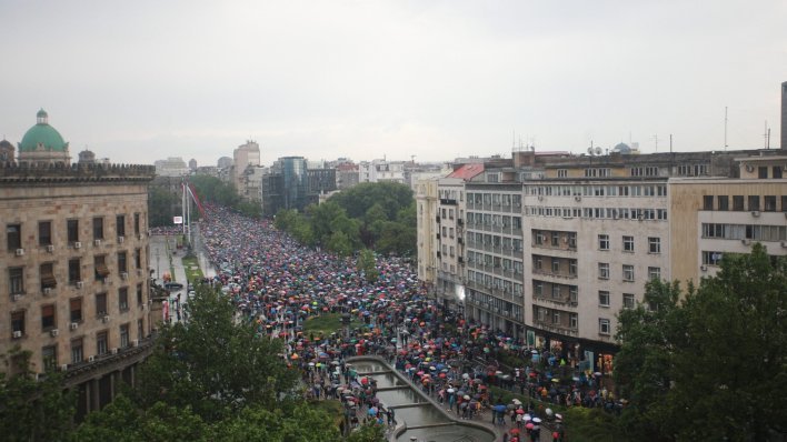 Deseci tisuća ljudi na prosvjedu u Beogradu: 'Vučiću odlazi'