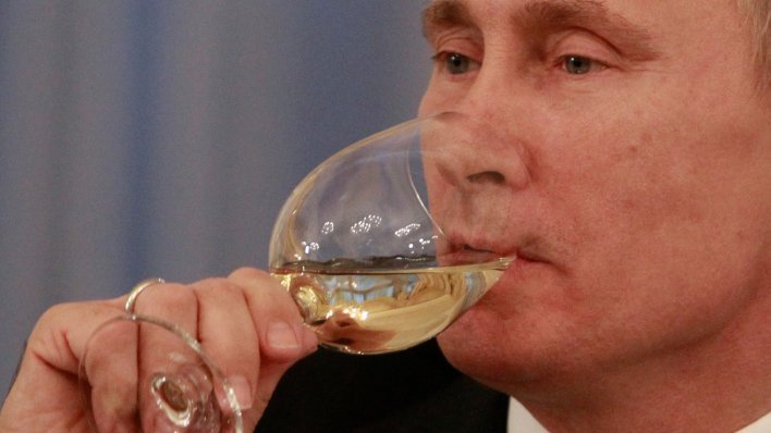 Sankcije im ne znače ništa: Evo kako Putinovi 'dvorski vinogradari' uvoze skupocjene butelje