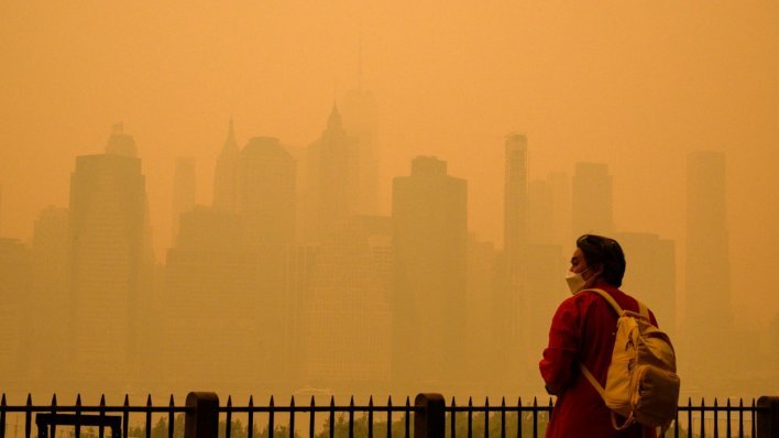 Nevjerojatne scene iz New Yorka: Cijeli grad je u narančastom dimu, stanovnicima se savjetuje da ne izlaze