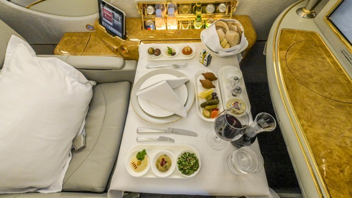 Hrana u avionu može biti bogata ili siromašna, ali nikad nema okus kao na zemlji, a evo i zašto