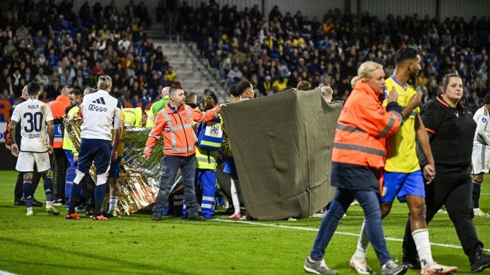 Potresne scene s nizozemskog stadiona; vratar odvezen u kritičnom stanju