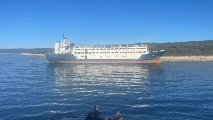 Pomorska nesreća: Tanzanijski brod nasukao se kod ulaza u luku Raša
