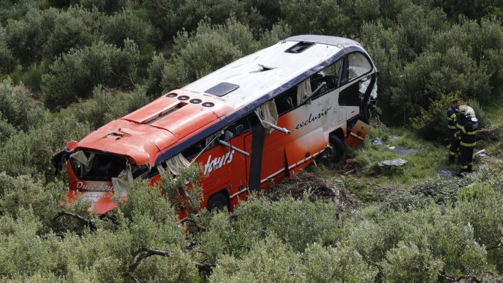 Autobus sletio u provaliju kod Makarske. Oglasio se vlasnik vozila i otac vozača