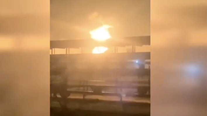 Rojevi ukrajinskih dronova napali Rusiju: Gore spremnici nafte u Temrjuku