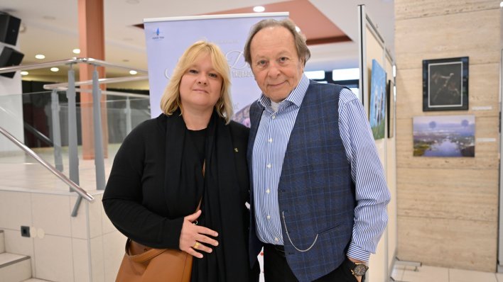 Između njih je 42 godine razlike, ali njihova ljubav cvjeta i dalje: Rijetki izlazak domaćeg para