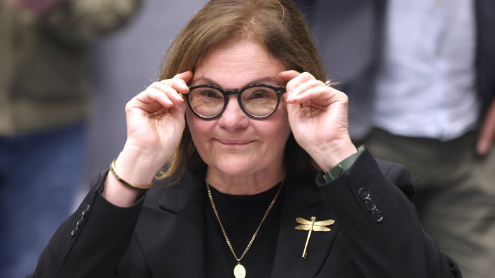 Sabor razriješio Jozić Ileković. Orešković: Prije bi si ruku odrezala nego sudjelovala u cirkusu