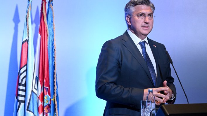 PREMIJER SE OGLASIO