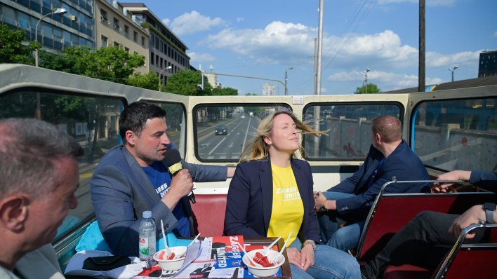 Bernardić rentao autobus i provozao novinare Zagrebom: Obećanja pljuštala kao na traci