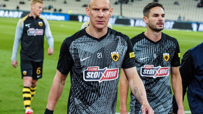 Pogledajte kako je hrvatska legenda izgubila živce u derbiju; suigrači su ga jedva zadržali