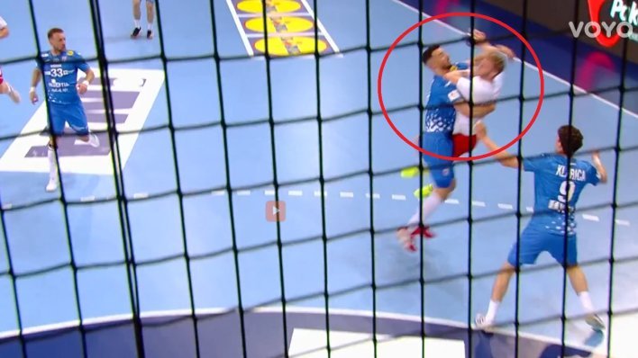 Pogledajte trenutak kada je Srna dobio udarac zbog kojeg je prevezen u bolnicu