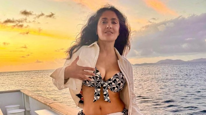 Neodoljiva Salma Hayek: U bikiniju pozirala za naslovnicu kultnog časopisa
