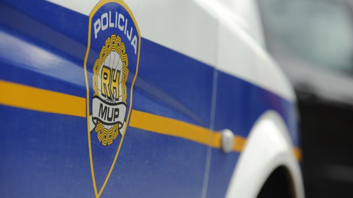 Pokušao ubiti ženu pa samom sebi presudio: Ozlijeđena je prevezena u bolnicu