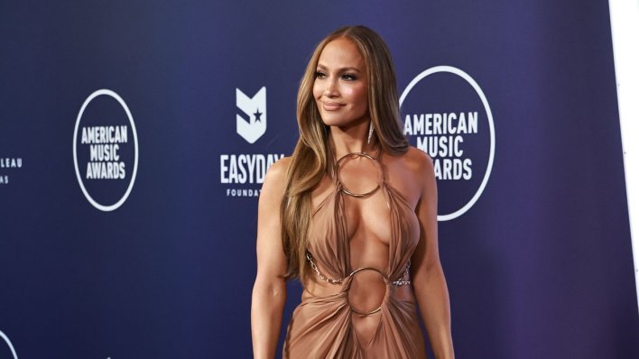 J.Lo osvanula u šokantnom bodiju, optužili je za 'očajnički' pokušaj privlačenja pažnje
