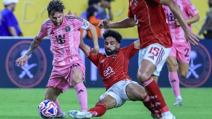 Messi kiksao na početku SP-a. Pogodio je gredu i stativu, ali ga je spasio golman