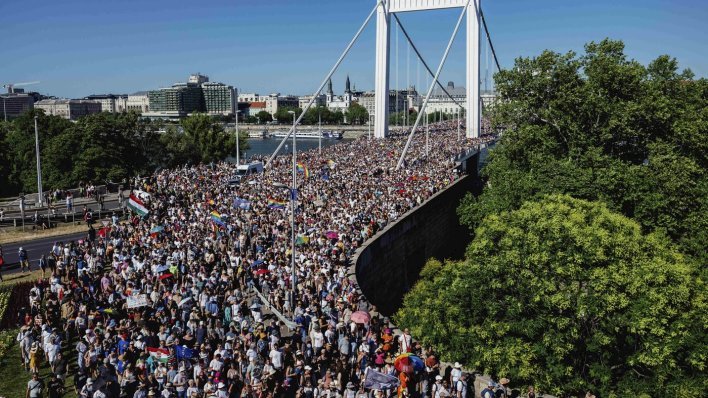 Je li ovo početak kraja Orbanove vladavine? Zabranio Pride, a onda na ulice stigle stotine tisuća građana