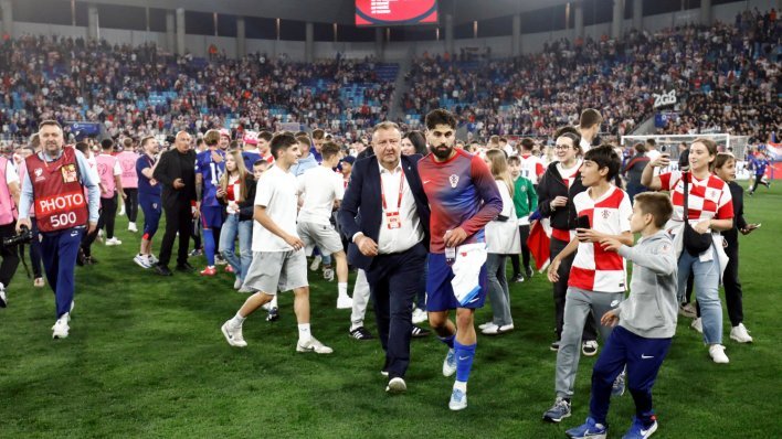 FIFA kaznila HNS zbog upada navijača na teren u Osijeku