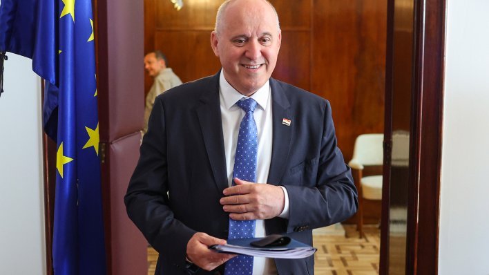 Bačić u Gvozdu i Sisku uručio ključeve novih zamjenskih stanova