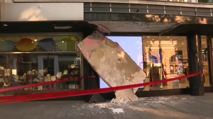 U centru Beograda pao dio nadstrešnice: Policija istražuje uzrok