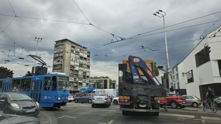 Zagreb u blokadi zbog pokvarenog semafora: 'Stojim u koloni 40 minuta'